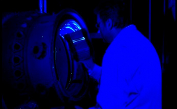 Fluorescence control of turbine Non destructive testing for cracks on turbines